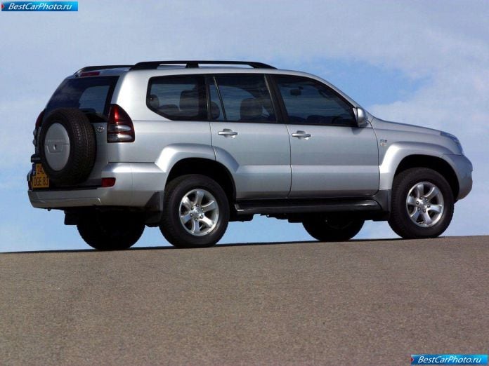2003 Toyota Land Cruiser 5d - фотография 22 из 50