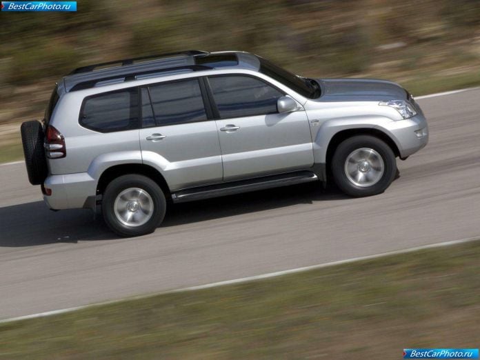 2003 Toyota Land Cruiser 5d - фотография 23 из 50