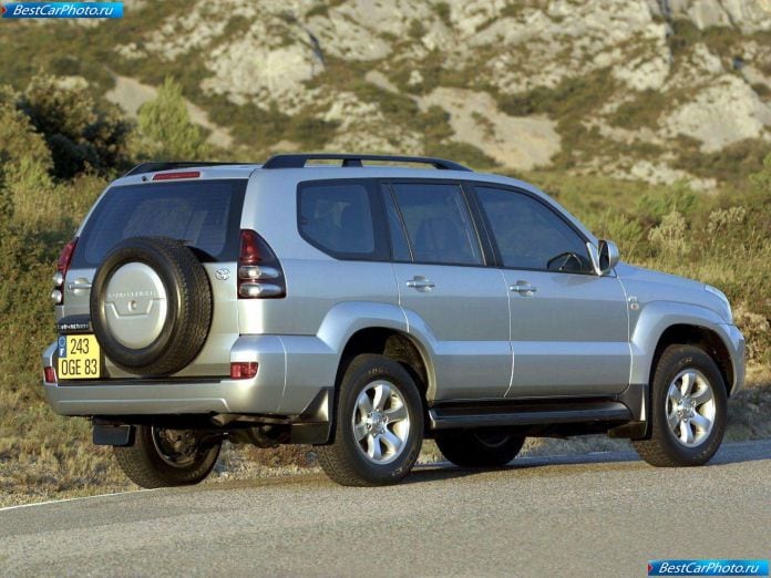 2003 Toyota Land Cruiser 5d - фотография 24 из 50