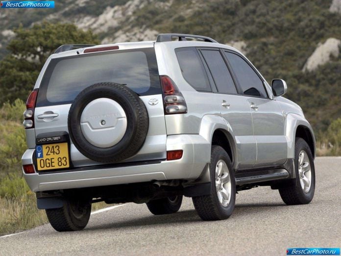 2003 Toyota Land Cruiser 5d - фотография 26 из 50