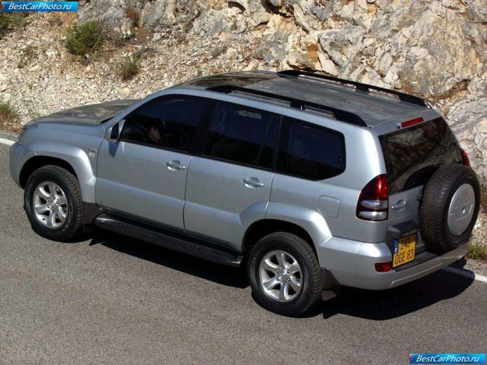 2003 Toyota Land Cruiser 5d - фотография 29 из 50