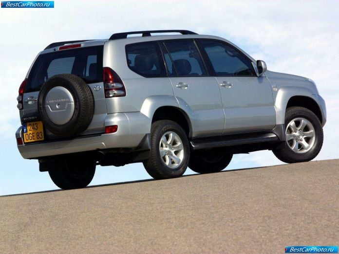 2003 Toyota Land Cruiser 5d - фотография 30 из 50
