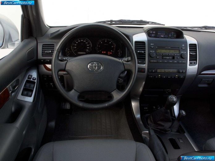2003 Toyota Land Cruiser 5d - фотография 32 из 50