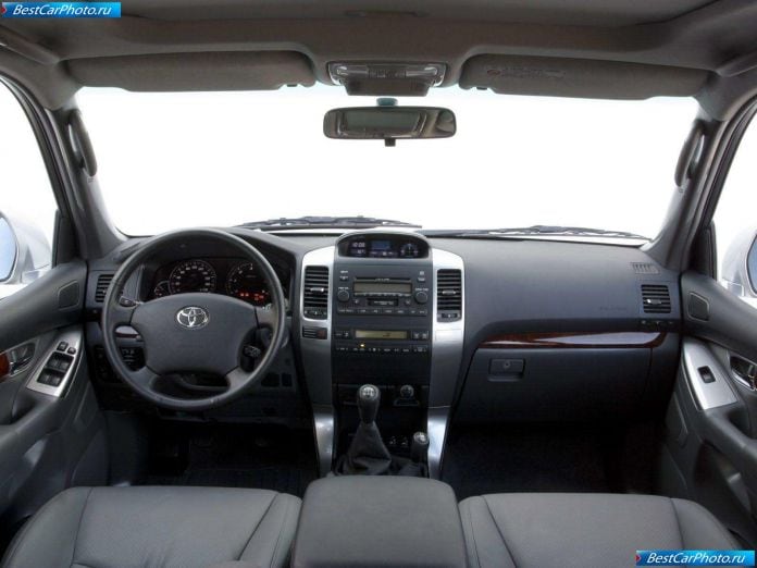 2003 Toyota Land Cruiser 5d - фотография 33 из 50