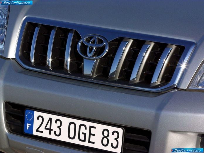 2003 Toyota Land Cruiser 5d - фотография 38 из 50