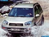 toyota_2003-rav4_1600x1200_032.jpg