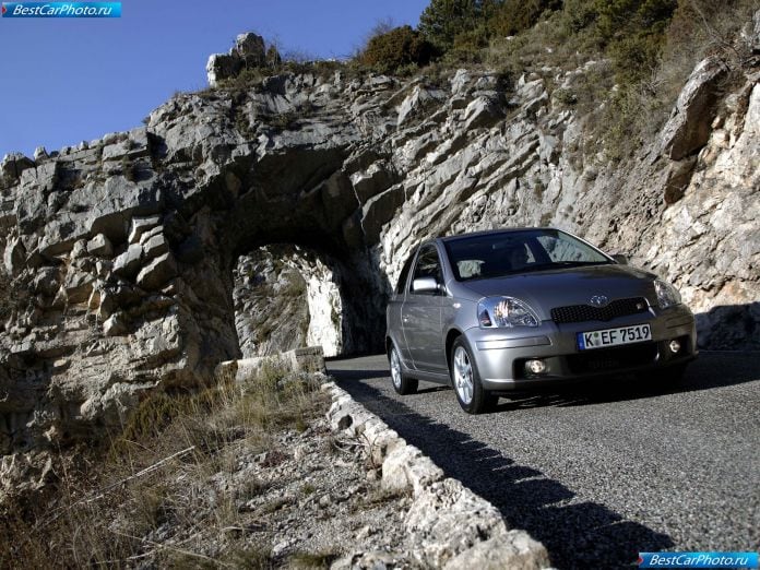 2003 Toyota Yaris - фотография 9 из 67