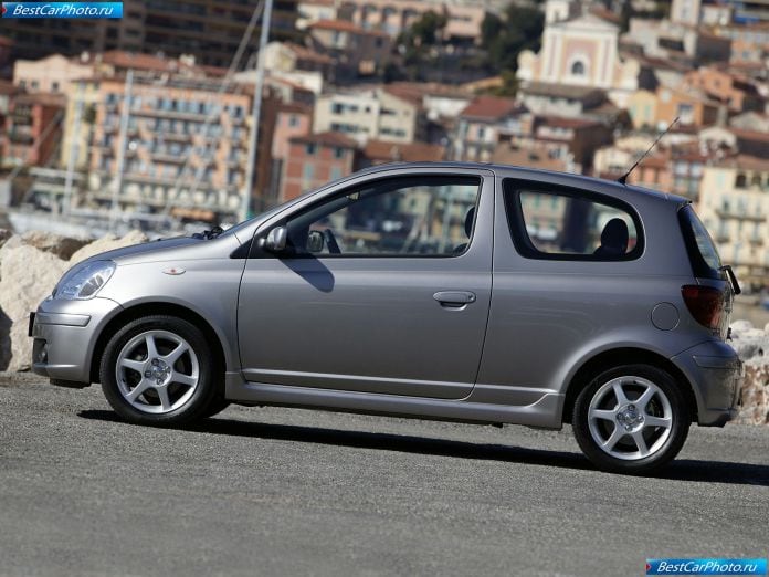 2003 Toyota Yaris - фотография 18 из 67