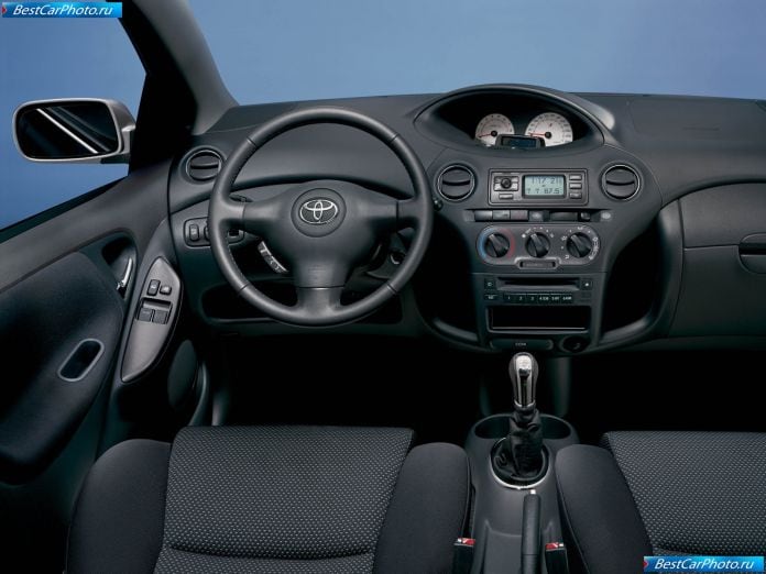 2003 Toyota Yaris - фотография 40 из 67