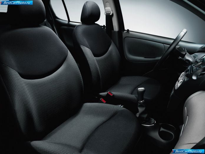 2003 Toyota Yaris - фотография 42 из 67