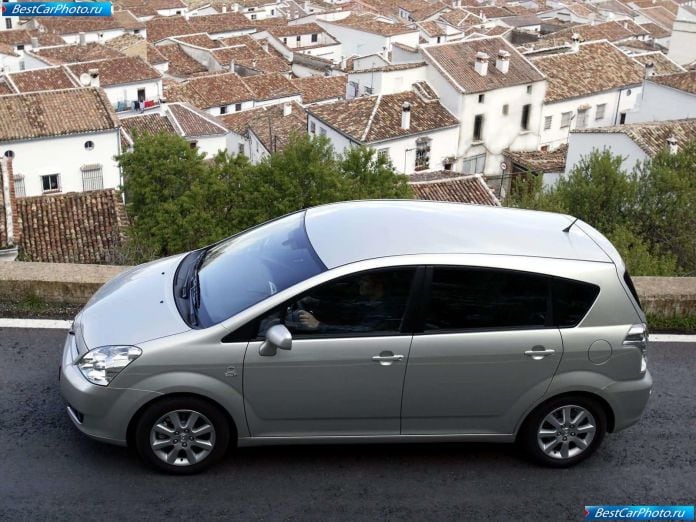 2004 Toyota Corolla Verso D4d - фотография 42 из 81