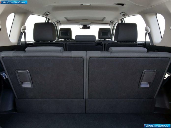 2004 Toyota Corolla Verso D4d - фотография 66 из 81