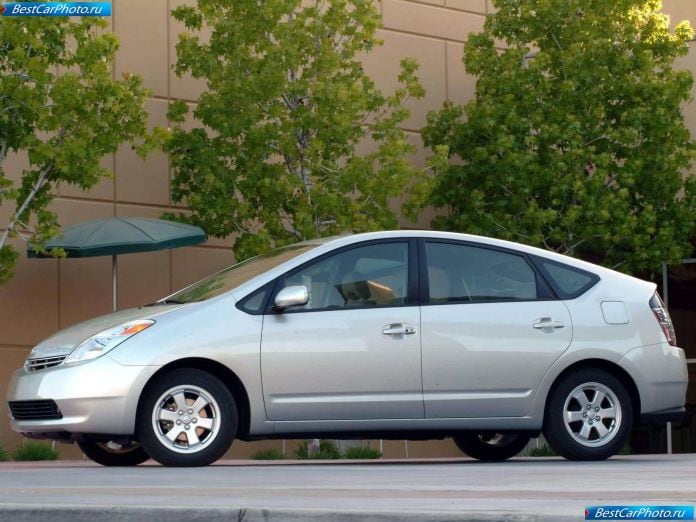 2004 Toyota Prius - фотография 2 из 50