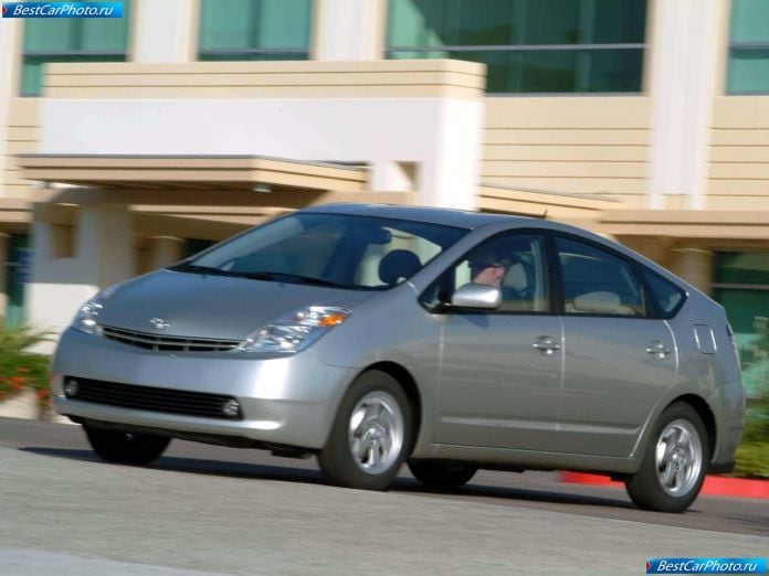 2004 Toyota Prius - фотография 3 из 50