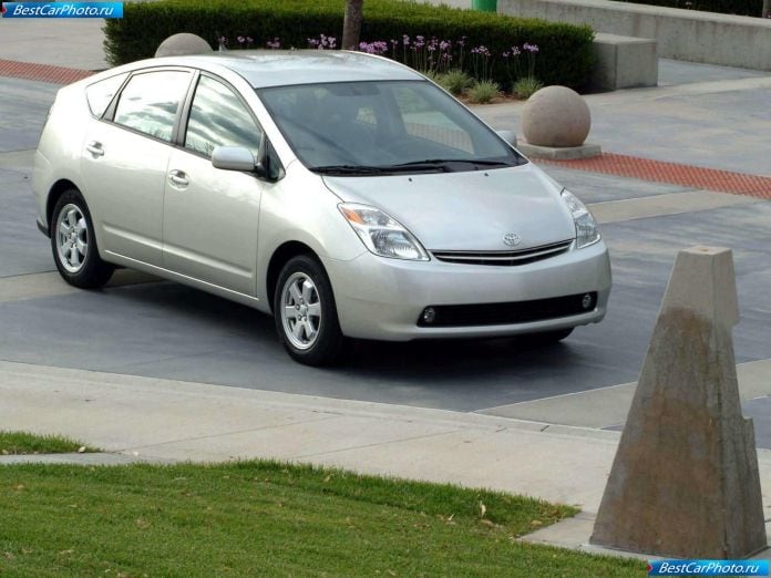 2004 Toyota Prius - фотография 5 из 50