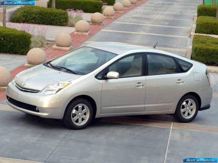 2004 Toyota Prius - фотография 6 из 50