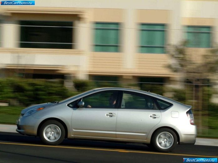 2004 Toyota Prius - фотография 12 из 50