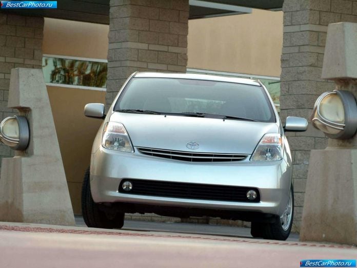 2004 Toyota Prius - фотография 14 из 50