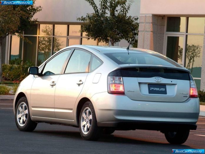 2004 Toyota Prius - фотография 18 из 50