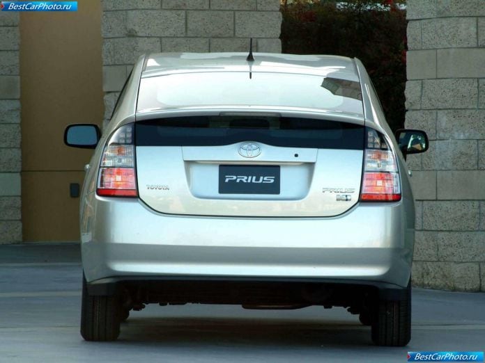 2004 Toyota Prius - фотография 22 из 50