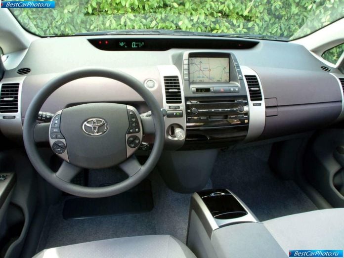 2004 Toyota Prius - фотография 24 из 50