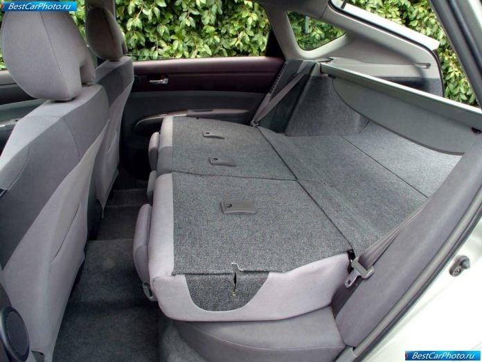 2004 Toyota Prius - фотография 26 из 50
