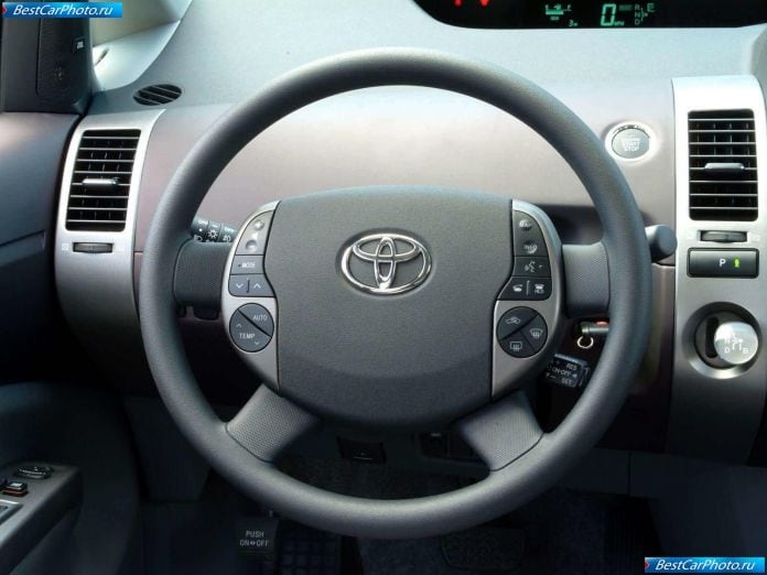 2004 Toyota Prius - фотография 27 из 50