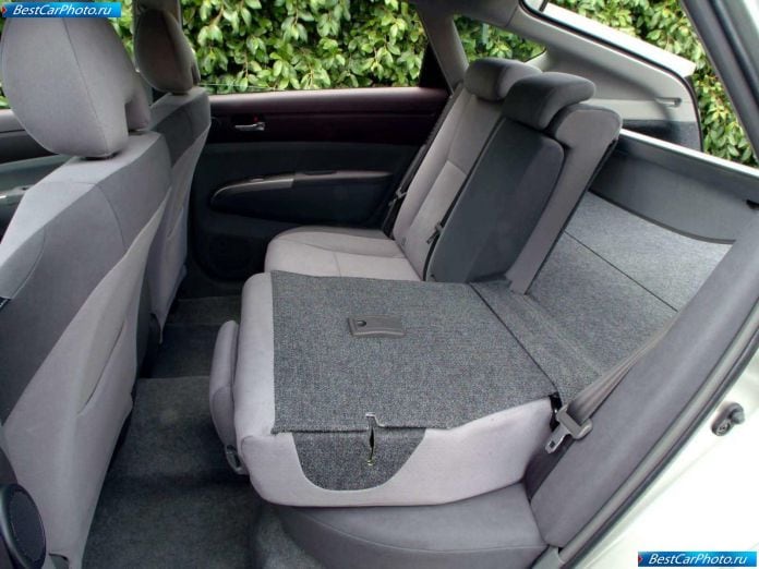 2004 Toyota Prius - фотография 30 из 50