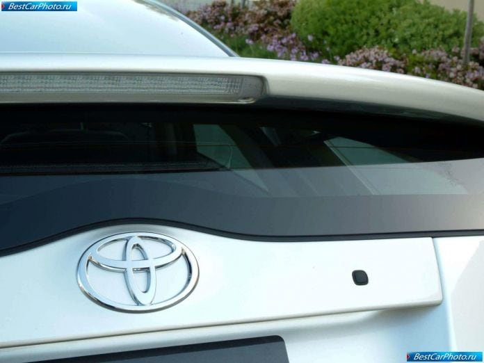 2004 Toyota Prius - фотография 43 из 50