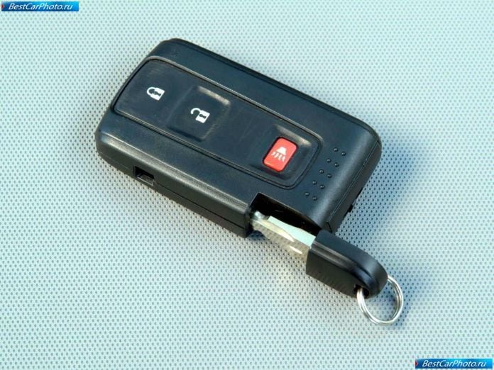 2004 Toyota Prius - фотография 47 из 50