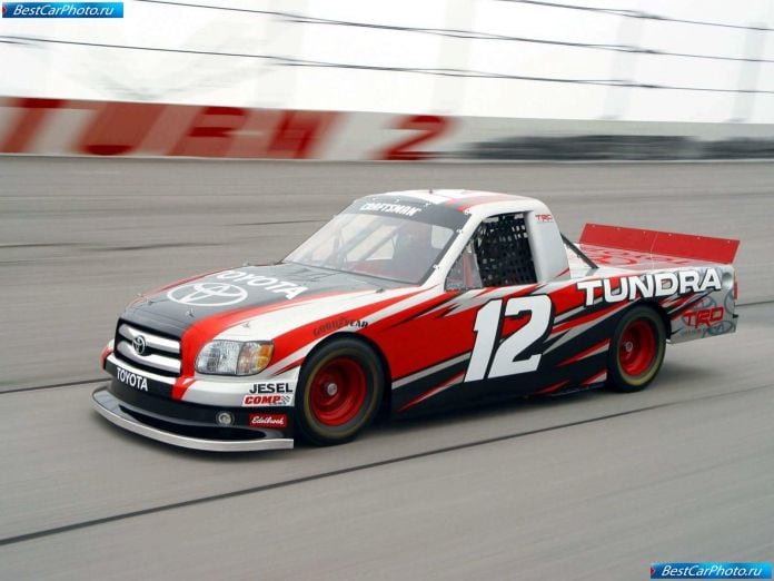 2004 Toyota Tundra Nascar Craftsman Series Truck - фотография 7 из 18