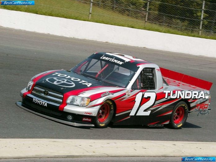 2004 Toyota Tundra Nascar Craftsman Series Truck - фотография 8 из 18