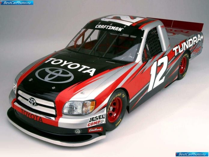 2004 Toyota Tundra Nascar Craftsman Series Truck - фотография 9 из 18