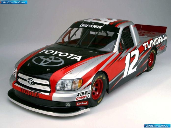 2004 Toyota Tundra Nascar Craftsman Series Truck - фотография 12 из 18