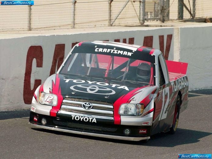 2004 Toyota Tundra Nascar Craftsman Series Truck - фотография 13 из 18