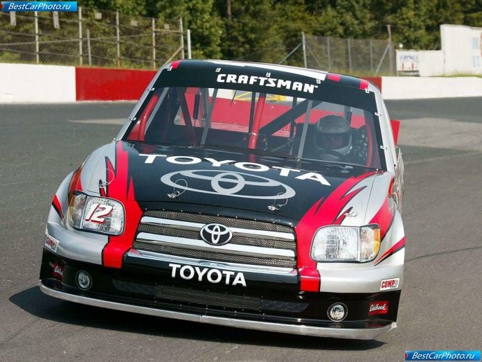 2004 Toyota Tundra Nascar Craftsman Series Truck - фотография 14 из 18