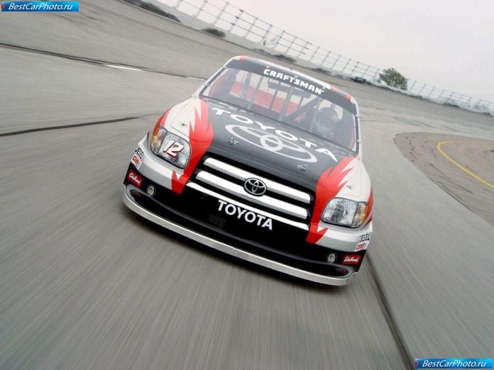 2004 Toyota Tundra Nascar Craftsman Series Truck - фотография 15 из 18