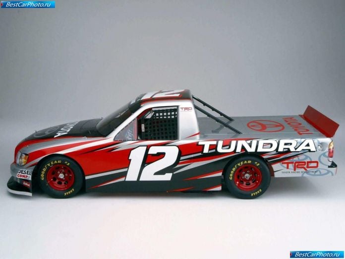 2004 Toyota Tundra Nascar Craftsman Series Truck - фотография 16 из 18