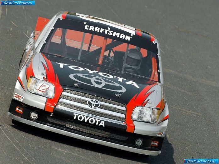 2004 Toyota Tundra Nascar Craftsman Series Truck - фотография 17 из 18