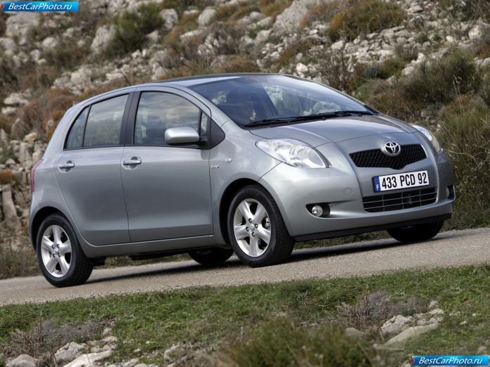 2006 Toyota Yaris - фотография 1 из 120