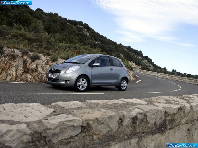 2006 Toyota Yaris - фотография 28 из 120