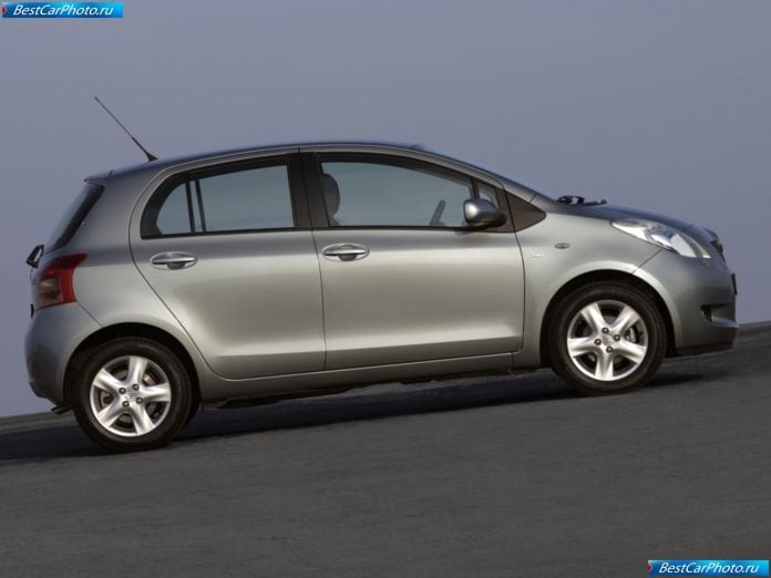 2006 Toyota Yaris - фотография 40 из 120