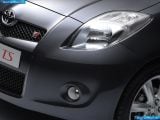 toyota_2006-yaris_ts_concept_1600x1200_011.jpg