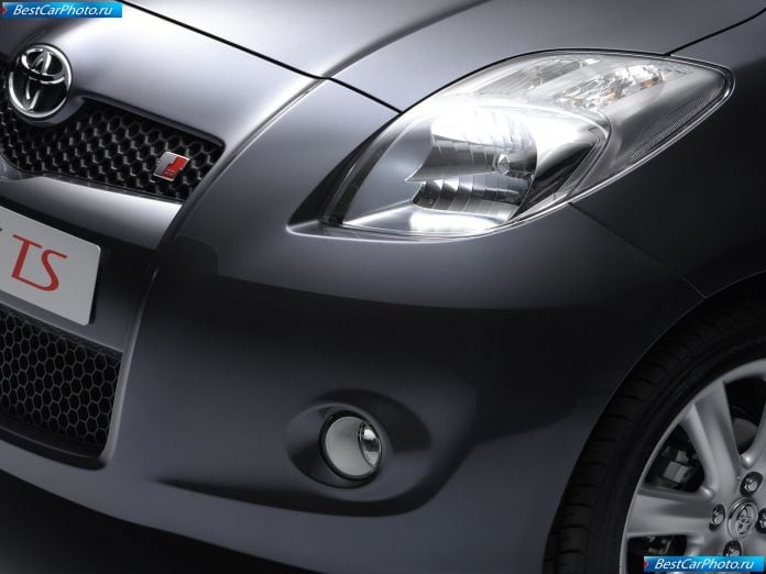 2006 Toyota Yaris Ts Concept - фотография 11 из 14