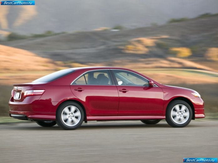 2007 Toyota Camry Se - фотография 18 из 38