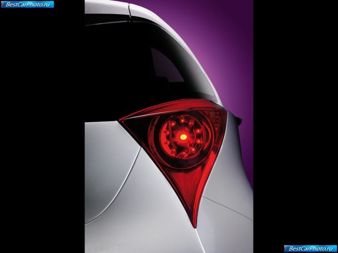 2007 Toyota Iq Concept - фотография 11 из 12
