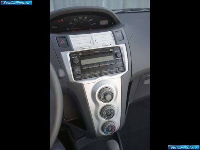 2007 Toyota Yaris - фотография 25 из 30