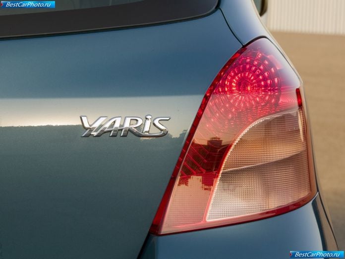2007 Toyota Yaris - фотография 29 из 30