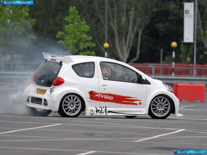 2008 Toyota Aygo Crazy Concept - фотография 16 из 22