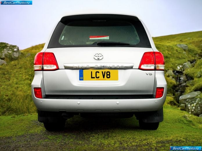 2008 Toyota Land Cruiser V8 - фотография 14 из 23